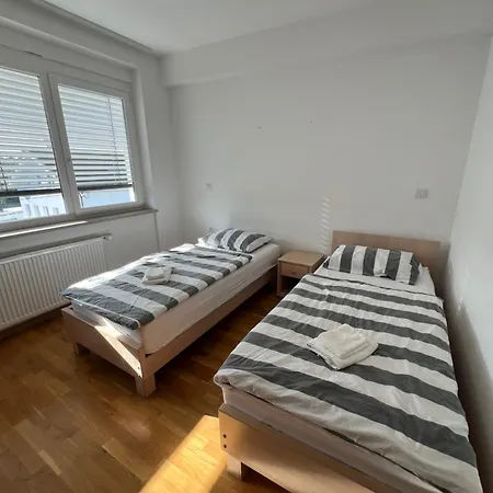 Kolarjeva International House 3*