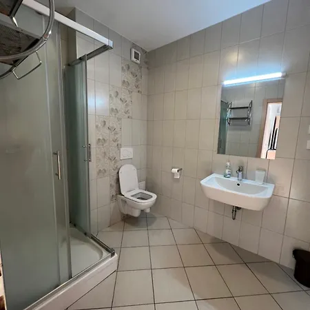 Kolarjeva International House 3*