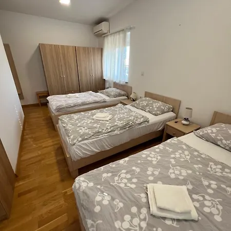 Kolarjeva International House 3*