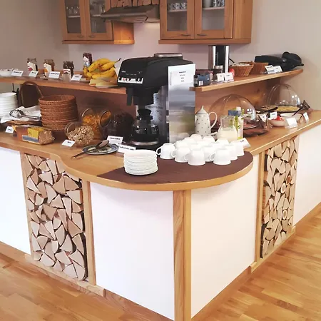 Kolarjeva International House 3*