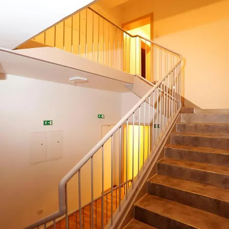Kolarjeva International House Pensjonat 3*
