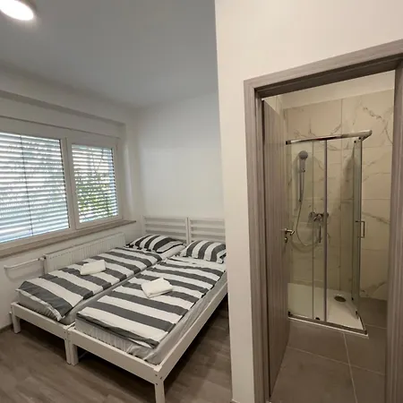 Kolarjeva International House 3*