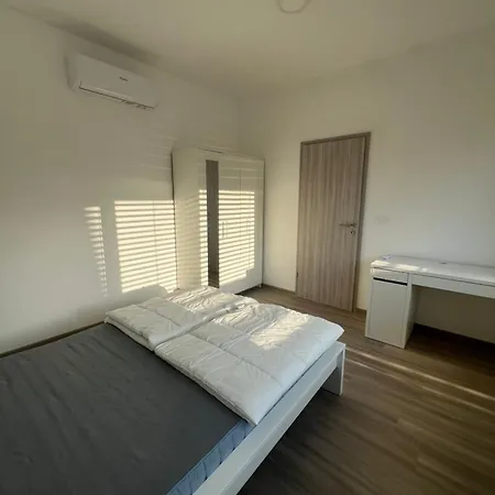 بيت ضيافة Kolarjeva International House